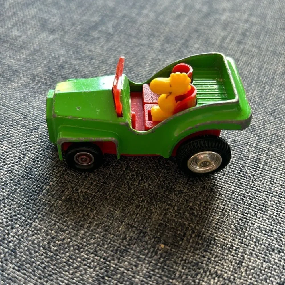 Vintage Peanuts Woodstock 1965 -1972 in Green Car C 18